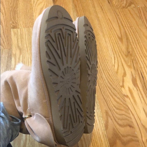 UGG TAN SHORT BOOTS BOW 7 - Picture 5 of 7